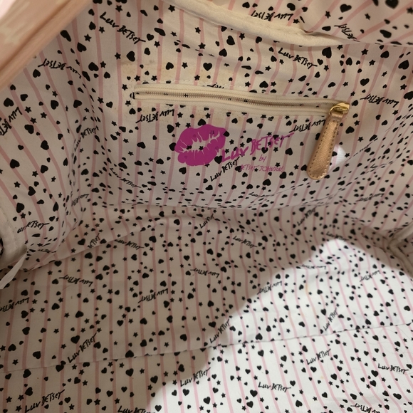 Luv Betsey By Betsey Johnson Weekender Travel Bag. - Picture 7 of 11